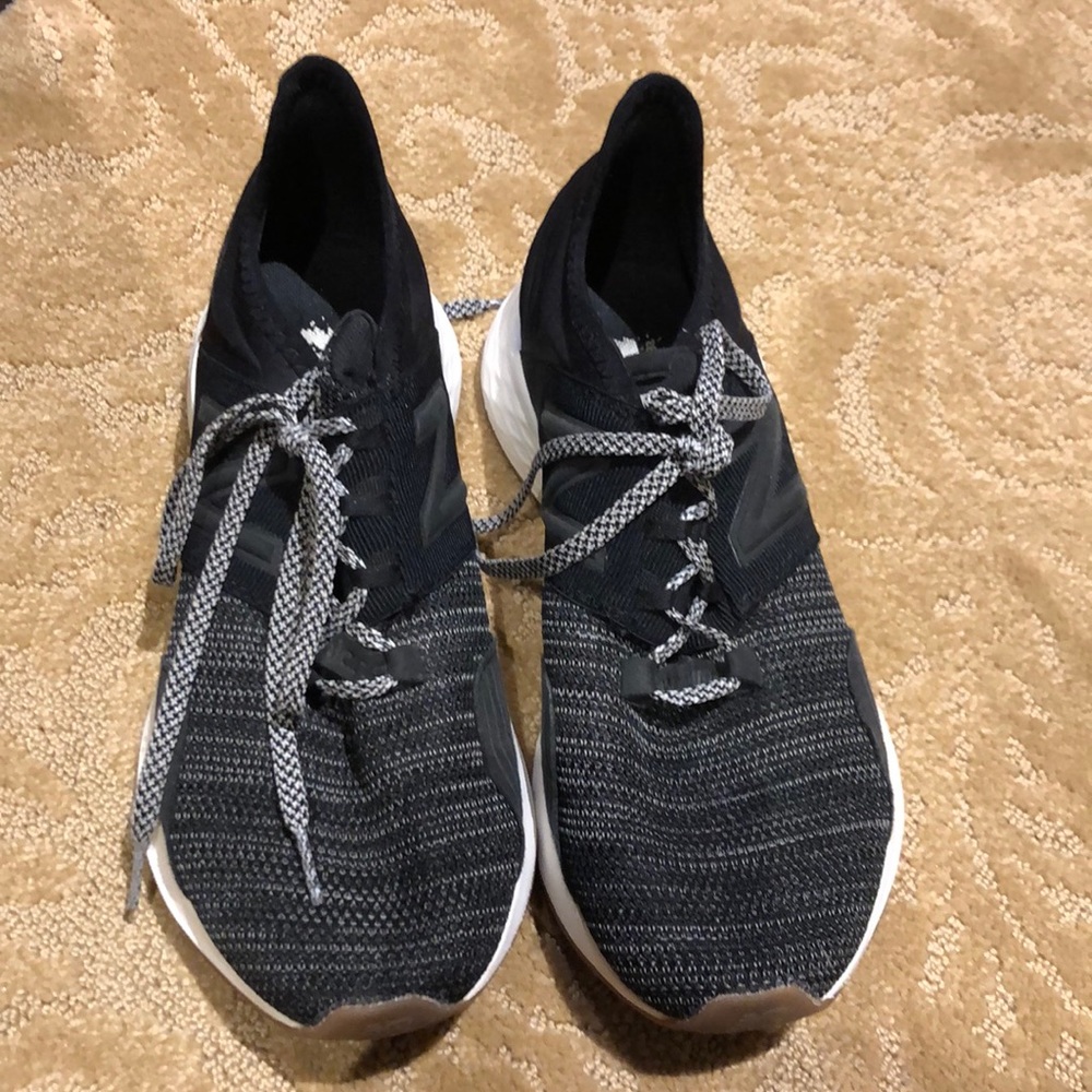 New Balance ROAV tennis shoes